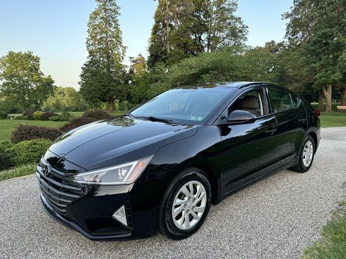 Used 2020 Hyundai Elantra SE w/ Cargo Package (C1) FWD image 4
