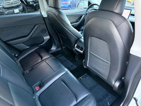 Used 2021 Tesla Model Y Long Range AWD/4WD image 18