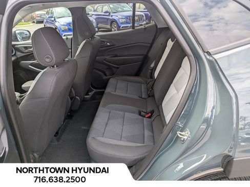 Used 2025 Chevrolet Trax LS FWD image 29