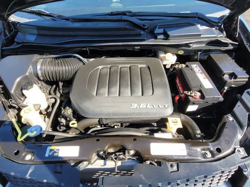 Used 2016 Dodge Grand Caravan SE FWD image 17