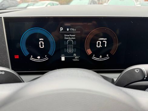 Used 2025 Hyundai Tucson SE image 25