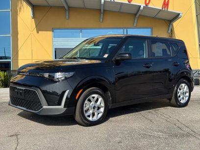 Certified 2025 Kia Soul LX w/ LX Technology Package
