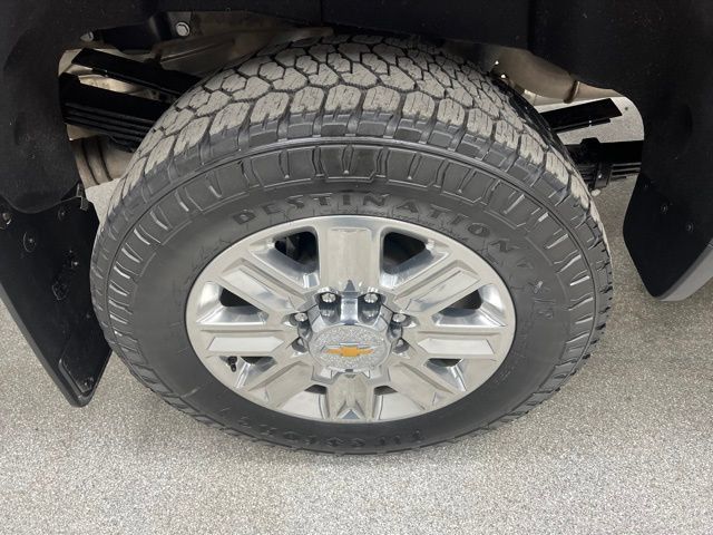 Used 2025 Chevrolet Silverado 3500 High Country w/ High Country Premium Package AWD/4WD image 17