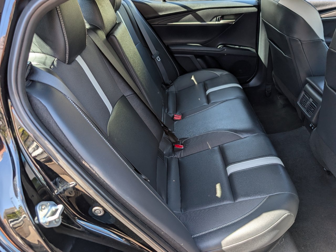 Used 2025 Toyota Camry SE FWD image 5
