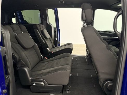 Used 2020 Dodge Grand Caravan SE image 19