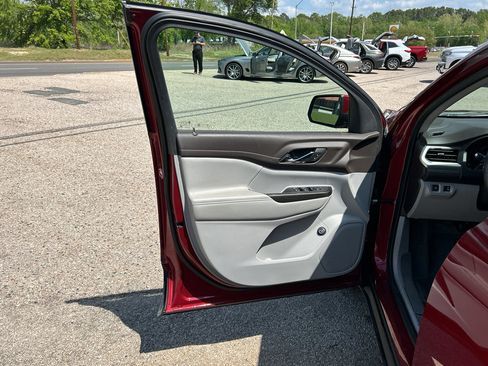 Used 2020 GMC Acadia SLT image 16