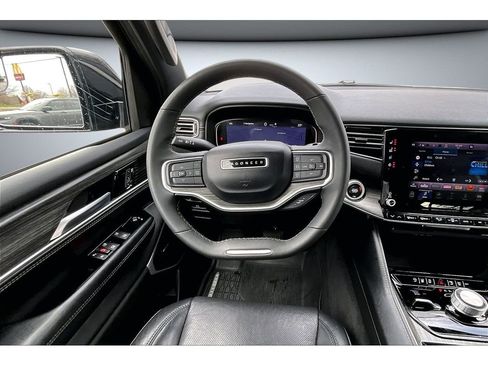 Certified 2024 Jeep Wagoneer L Series III w/ Flexible Seating Group AWD/4WD image 8