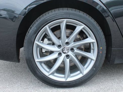Used 2024 Alfa Romeo Giulia Ti AWD/4WD image 38