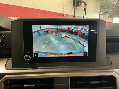 Certified 2025 Toyota Tacoma SR5 AWD/4WD image 29