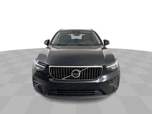 Used 2023 Volvo XC40 B5 Plus AWD/4WD image 3