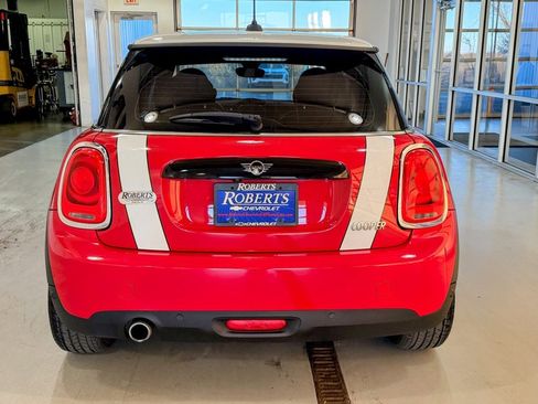 Used 2021 MINI Cooper 2-Door Hardtop image 4