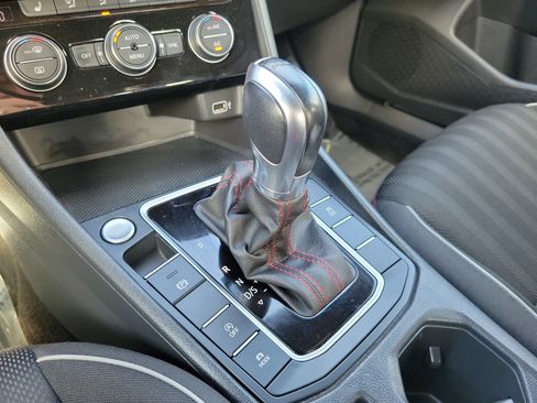 Used 2019 Volkswagen Jetta GLI FWD image 19