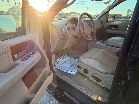 Used 2005 Ford F150 Lariat image 12