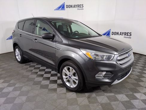 Used 2017 Ford Escape SE FWD image 9