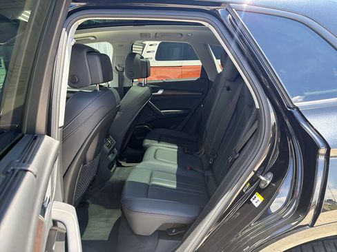 Used 2023 Audi Q5 e Premium Plus w/ Premium Plus Package AWD/4WD image 12