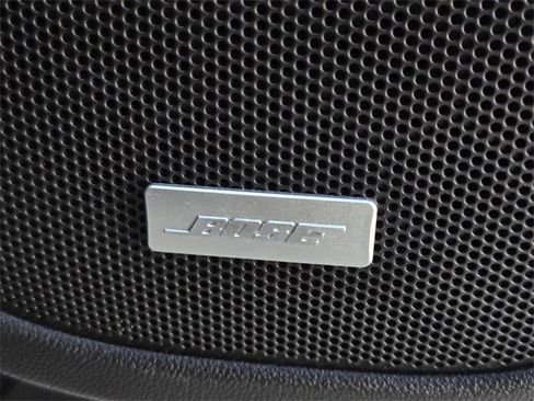 Used 2023 GMC Acadia SLT w/ Elevation Edition image 9