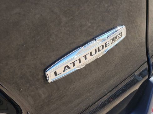 Used 2021 Jeep Cherokee Latitude Lux w/ Sun & Sound Group image 9