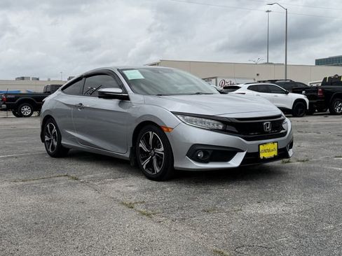 Used 2018 Honda Civic Touring image 2