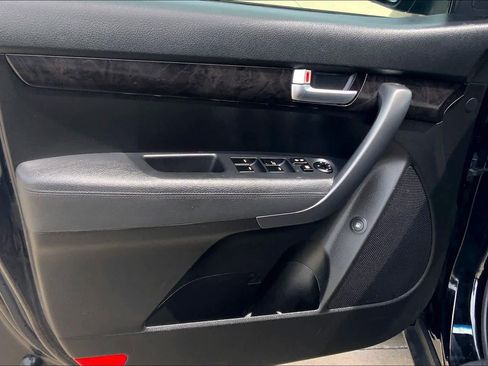 Used 2014 Kia Sorento LX image 21