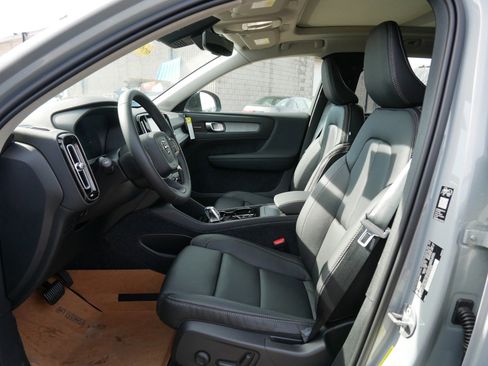 New 2026 Volvo XC40 B5 Ultra w/ Climate Package image 5