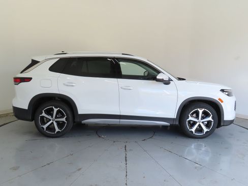 New 2026 Volkswagen Tiguan SE image 2