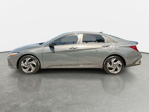 Used 2025 Hyundai Elantra Sport FWD image 4