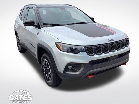 Used 2024 Jeep Compass Trailhawk AWD/4WD image 1