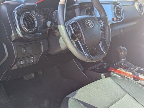 Used 2022 Toyota Tacoma TRD Off-Road image 15