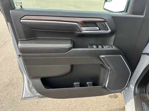 Used 2024 Chevrolet Silverado 1500 LT AWD/4WD image 16