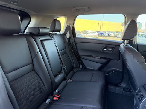 Used 2025 Nissan Rogue SV image 40