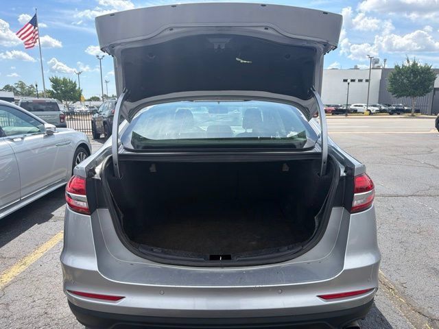 Used 2020 Ford Fusion SE FWD image 8