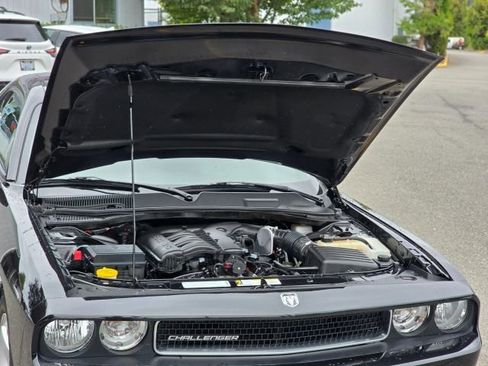 Used 2010 Dodge Challenger SE image 36