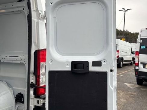 Used 2025 RAM ProMaster 2500 w/ Convenience Group image 20