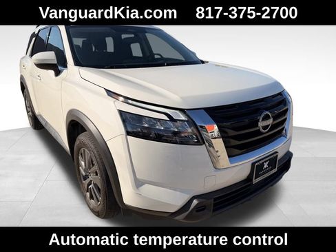 Used 2024 Nissan Pathfinder SV image 5