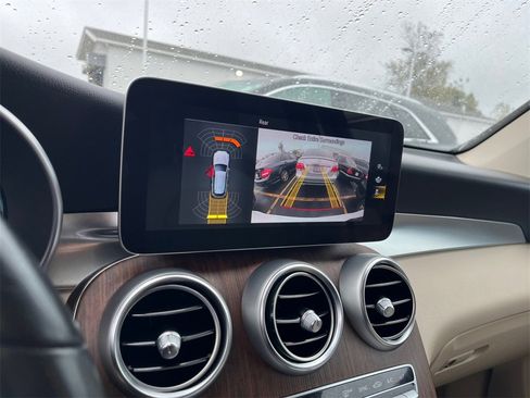 Certified 2022 Mercedes-Benz GLC 300 4MATIC w/ Premium Package Lite image 23