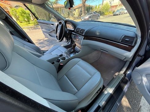 Used 2002 BMW 325i Sedan RWD image 38