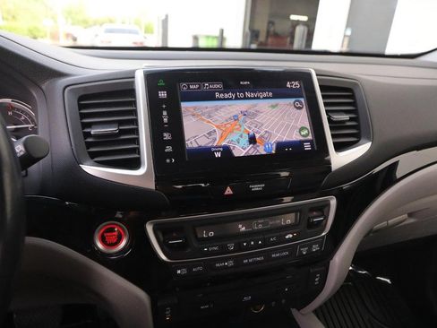 Used 2016 Honda Pilot Touring image 18