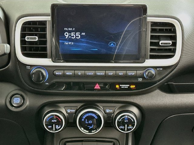 Used 2024 Hyundai Venue Limited FWD image 15