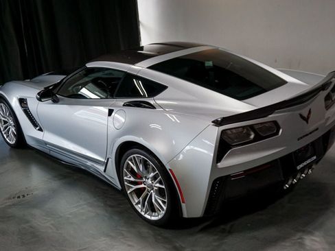 Used 2016 Chevrolet Corvette Z06 w/ 3LZ Preferred Equipment Group RWD image 46