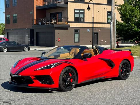 Used 2022 Chevrolet Corvette Stingray Premium Conv w/ Z51 Performance Package RWD image 3
