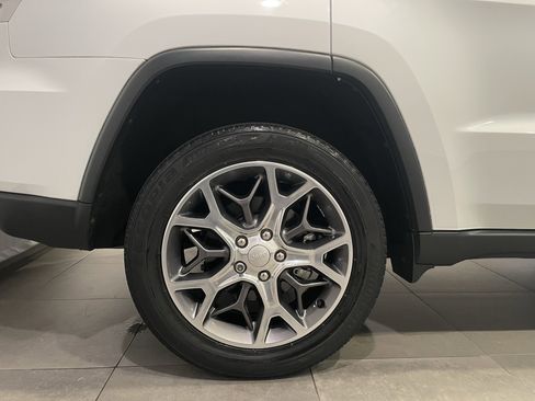 Used 2021 Jeep Grand Cherokee Limited AWD/4WD image 9
