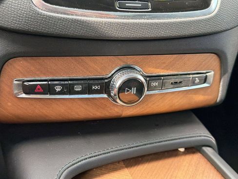Certified 2023 Volvo XC90 B6 Plus AWD/4WD image 17