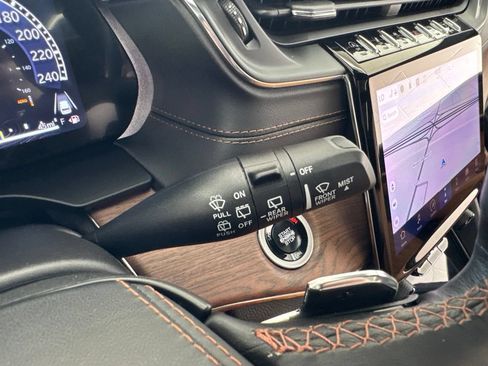Used 2024 Jeep Grand Cherokee L Summit w/ Luxury Tech Group V AWD/4WD image 25