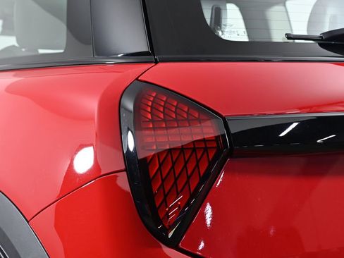 Certified 2025 MINI Cooper 2-Door Hardtop FWD image 8