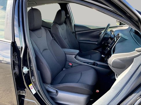 Used 2022 Toyota Prius L Eco image 7