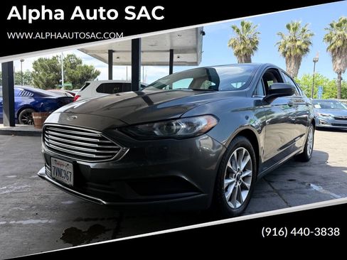 Used 2017 Ford Fusion SE FWD image 1