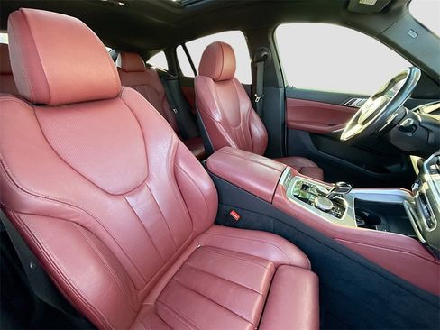 Used 2022 BMW X6 xDrive40i w/ M Sport Package image 28