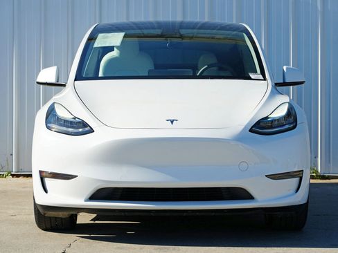 Used 2021 Tesla Model Y Long Range image 7