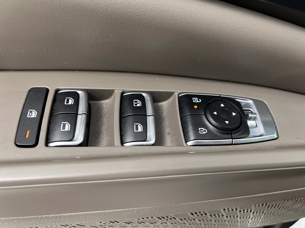 Used 2025 Kia Carnival FWD image 15