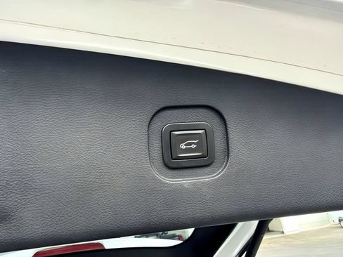 Used 2016 Chevrolet Equinox LTZ w/ Enhanced Convenience Package AWD/4WD image 25